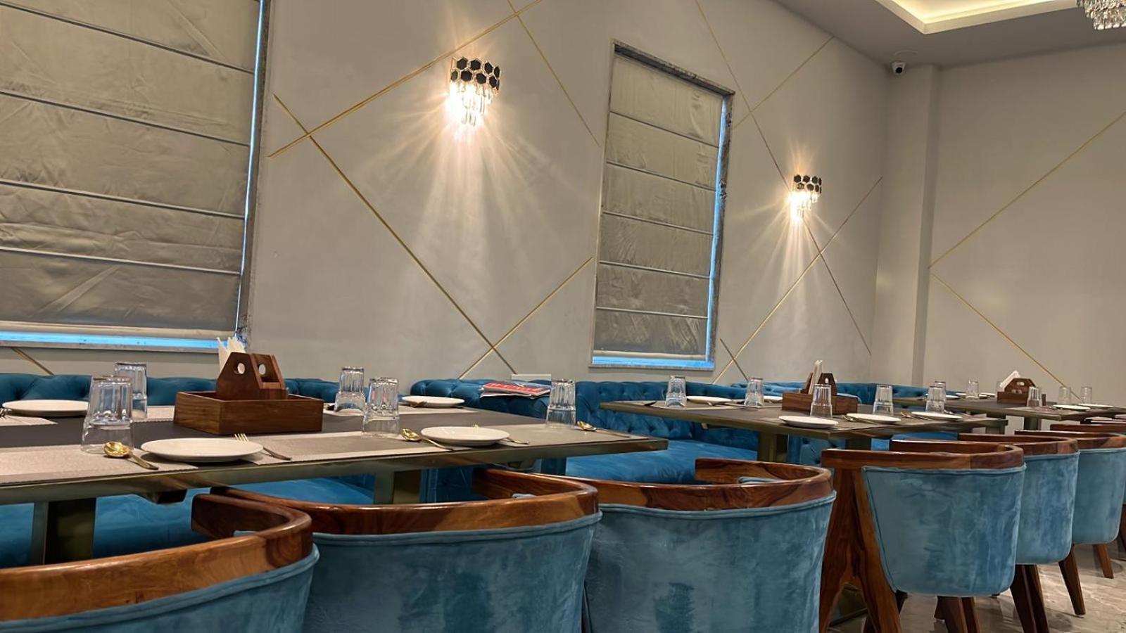 The Courtyard - Beyond Bar & Club Ξενοδοχείο Ουνταϊπούρ Εξωτερικό φωτογραφία